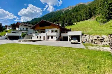 Gepflegtes Zweifamilienhaus mit ausbaubarem Rohdachboden im Sellraintal