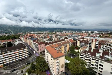 Perfekt eingeteilte 3-Zimmer-Mietwohnung mit Traumaussicht vom 13.Obergeschoß