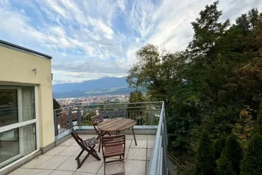 3-Zimmer-Dachgeschoßwohnung mit Tiefgaragenplatz und Innsbruck-Blick zu vermieten