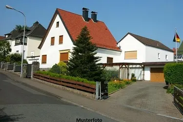 Einfamilienhaus mit Loggia und Garage