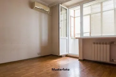 3-Zimmer-Wohnung mit Terrasse, Gartenanteil und Pkw-Stellplatz