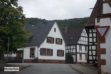 Gasthaus mit Gastgarten