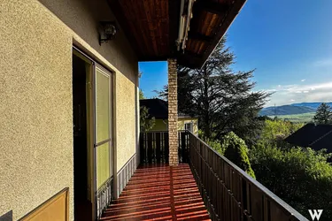 Idyllisches Einfamilienhaus mit Weitblick – Wohnen in Hanglage mit Aussicht - eingebettet in die "Neue Welt"