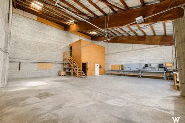 Halle mit ca. 200m2 Lagerfläche | Rolltor | LKW-Zufahrt möglich | Kalthalle | ab sofort verfügbar
