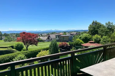 Expose SCHNÄPPCHEN+++Komfortable 4-Zimmer-Etagenwohnung +++15 Minuten von Oberndorf, 110m², Garten, Balkon, Loggia uvm!