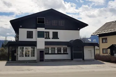 Sonnige Dachgeschosswohnung im Ortskern mit Lift, Bergpanorama - touristische Vermietung möglich