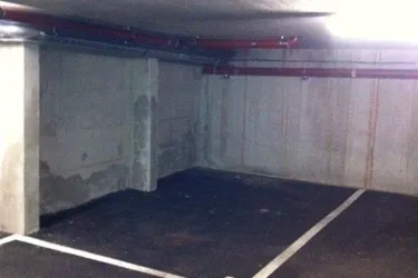 *provisionsfrei* Tiefgaragenplatz mit guter Zufahrt (kein Stapelparker!)