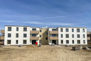 ERSTBEZUG: Hochwertige Wohnung mit Balkon