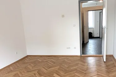 Moderne 2-Zimmer Wohnung mit Aufzug und Parkett