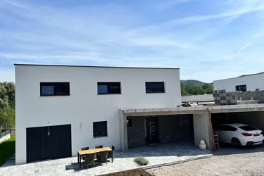 Expose Luxus-Wohntraum mit Top-Ausstattung und Spitzen Grundriss laden zum Genießen ein!