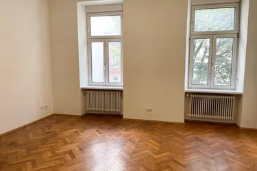 Sehr schöne Altbau-Wohnung mit Balkon u. Wohnküche für 4er WG, Büro oder Familie - 133m²