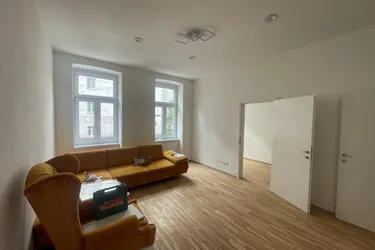 NÄHE SCHMELZ! 2 Zimmer-Altbau, perfekte Starterwohnung!