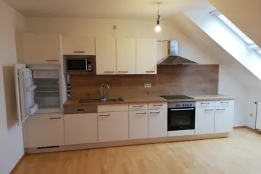 Expose Ansprechende Dachgeschosswohnung in Bahnhofs- und Zentrumsnähe!
