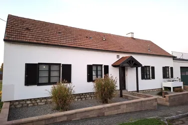 WOHNHAUS - HEURIGENLOKAL - LAGERHALLE