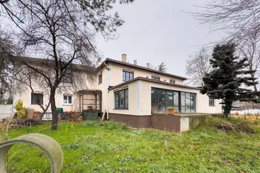 VILLA IN GRÜNLAGE - teilrenoviert