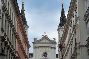 Nahe Piaristenkirche - Großzügig und einfach nur Toll im klassischen Altbau und unbefristet an der Maria-Treu-Gasse