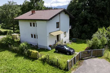 Ländliche Ruhe trifft Gestaltungsfreiheit – Haus mit großem Garten bei Ferndorf