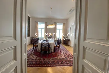 TOLLES ALTBAUAPARTMENT AM KARLSPLATZ