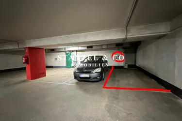 GARAGENPLATZ GEGENÜBER DER EHEMALIGEN WU