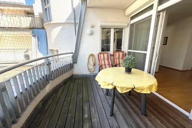TERASSENAPARTMENT IN SCHÖNEM STILHAUS