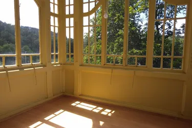Wohnen in einer Villa! - 100 m² Mietwohnung mit ca. 6.000m² Garten zur Mitbenutzung - Nähe Langenlois