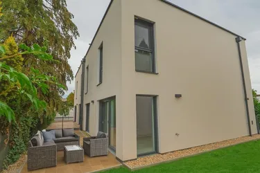 Familientraum vor den Toren Wiens – Belagsfertige Doppelhaushälfte mit Garten, Terrasse &amp; 2 Stellplätzen!