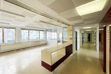 Flexible Bürofläche in sehr gepflegten ikonischen Bürohaus aus 1960 für junge dynamische Teams