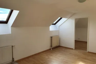 Wunderschöne Drei-Zimmer-Dachgeschoßwohnung in Grünruhelage, Miete 4400 Steyr