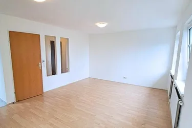 STEYR. Erstbezug! Moderne Wohnung mit Einbauküche, Parkplatz &amp; Zentralheizung!