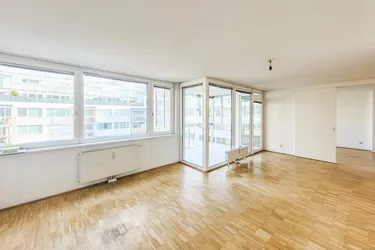 PROVISIONSFREI VOM EIGENTÜMER! INNENHOFLAGE! MONTE LAA! TOLLE 2-ZIMMER WOHNUNG MIT LOGGIA!