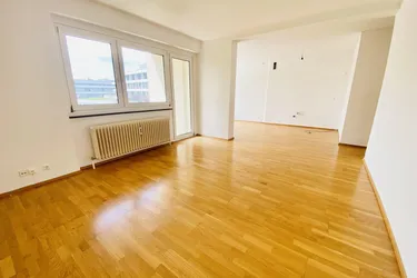 PROVISIONSFREI! HELLE 3-ZIMMER WOHNUNG MIT LOGGIA IM SÜDEN VON ST. PÖLTEN!
