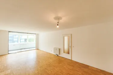 PROVISIONSFREI VOM EIGENTÜMER! MONTE LAA! GUT AUFGETEILTE 2-ZIMMER WOHNUNG MIT VERANDA!