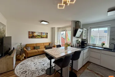 Wohnen auf zwei Ebenen – Maisonette mit Balkon, Kamin und Wohlfühlcharakter