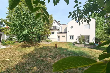 Großes Wohnhaus in Baden – Tradition trifft Moderne auf großzügigem Grundstück!