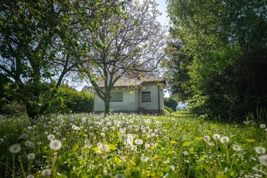 ++ Idyllisches Grundstück mit einfachem, sanierungsbedürftigem Ferienhaus ++