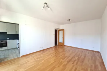Nette 2-Zimmerwohnung mit Südloggia und Autoabstellplatz!