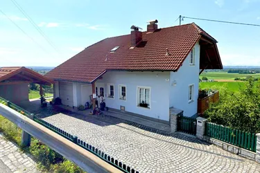 Gepflegtes Einfamilienhaus mit Aussicht in Hanglage – Zwei Wohneinheiten mit viel Potenzial
