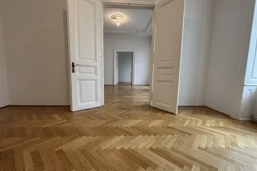 6 Zimmer Nähe Schottentor!