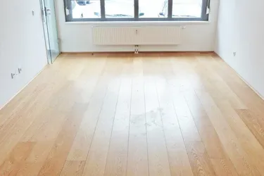 Tolle 2-Zimmer Erdgeschosswohnung mit verglaster Veranda/Loggia in U-Bahn-Nähe