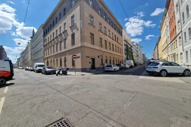 Großes Ecklokal - teilbar in drei Einheiten.