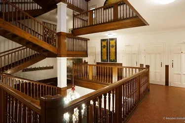 Büroräume mit historischem Gewölbe im schönsten Geschäftshaus Salzburgs zu vermieten