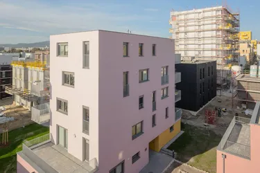 Büro/Atelier/Studio mit Garten, Terrasse und Lager