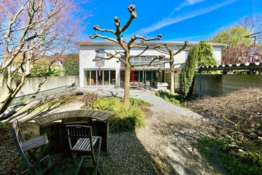 Architektenhaus mit Pool in Lustenau – Komfort und Stil vereint!