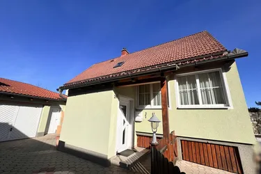 schönes, sauberes Wohnhaus mit Garage und Garten