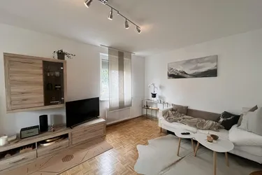 ++schöne, saubere ETW mit Loggia und Auto-Abstellplatz in guter Lage**