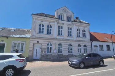 Zinshaus in Brunn am Gebirge mit Dachgeschoss Wohnung