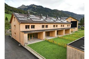 Bregenzerwald - Au, Vollholz Reihenhaus mit Garten, Terrasse und Schuppen, kurzfristig beziehbar