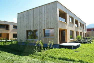 NEU - Feldkirch Gisingen Guldenäcker - Vollholz Reihenhaus mit 5 Zimmer, Garten und Carport, Top Lage