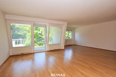 Großzügige 4 Zimmer Wohnung in Grünruhelage inkl. Garagenstellplatz