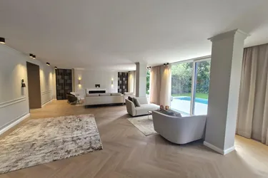 SOPHISTICATED LUXURY FAMILYHOME- Vollmöbliert mit neuen Designermöbeln